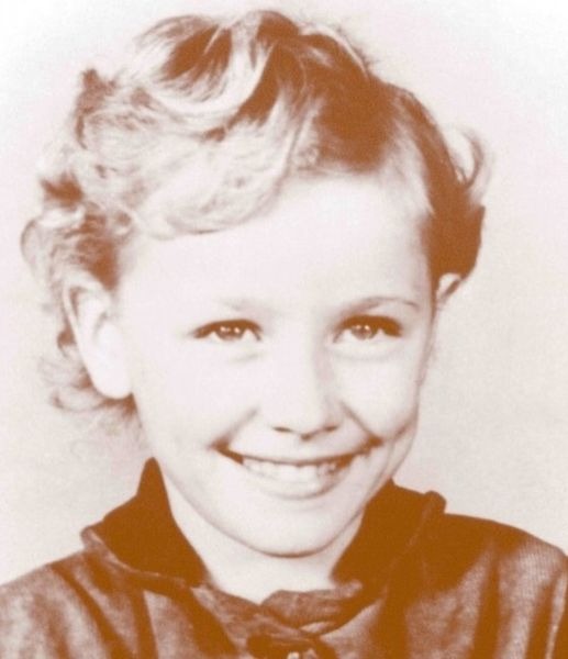 She started as a poor girl with many siblings before rising to fame as a country music star