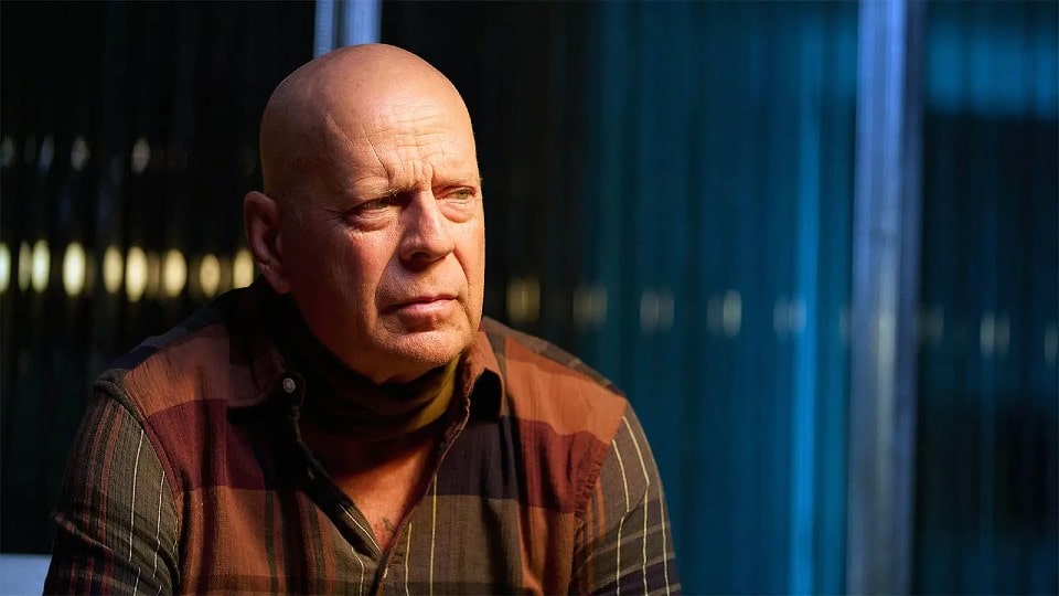Bruce Willis’ health is deteriorating, and his family is praying for a Christmas miracle.
