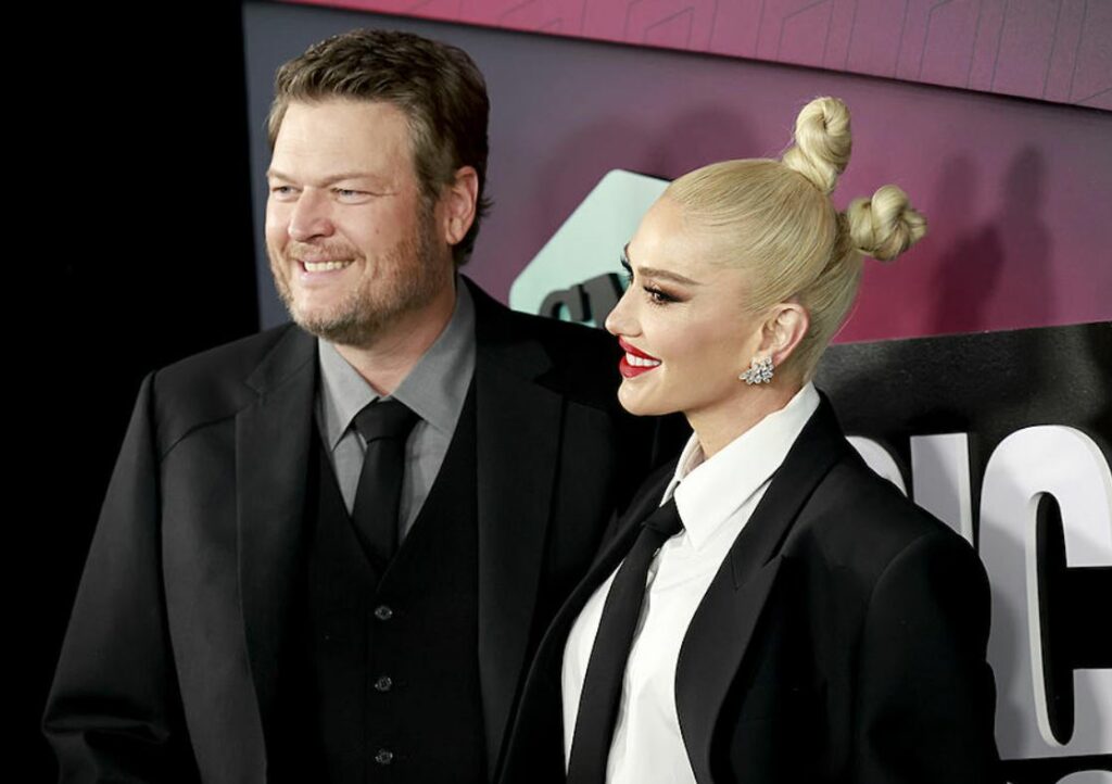 Blake Shelton and Gwen Stefani share wedding throwback photos for their second anniversary.