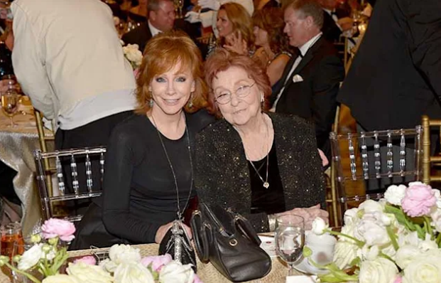 Reba McEntire Shares Difficult News with Her Fans
