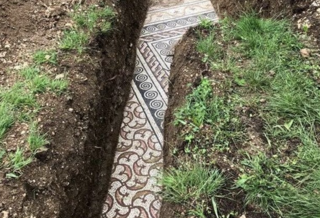Ancient Italian Villa Reveals Hidden Roman Mosaic